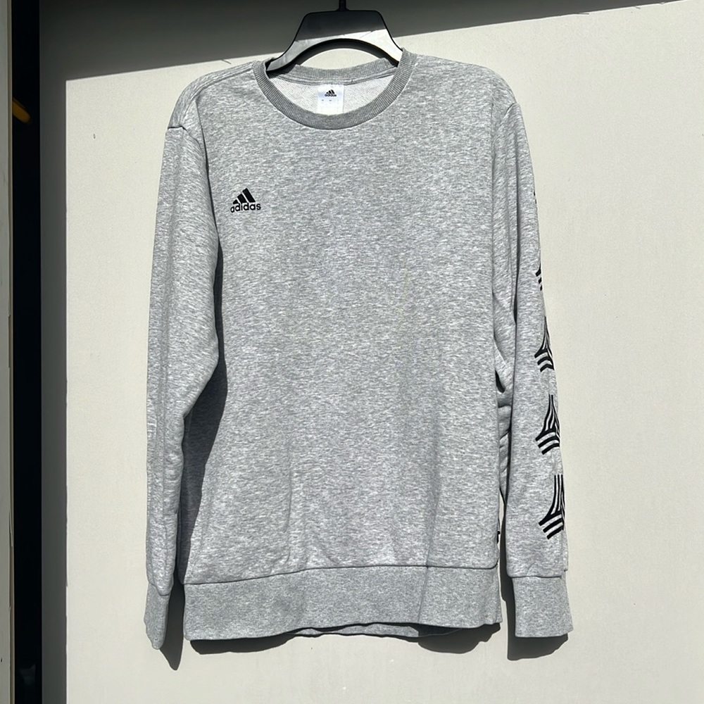 MEN’s Adidas Sweatshirt in size MEDIUM